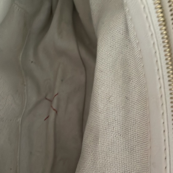 Michael Kors shoulder bag - white with gold hardware. - Picture 2 of 8